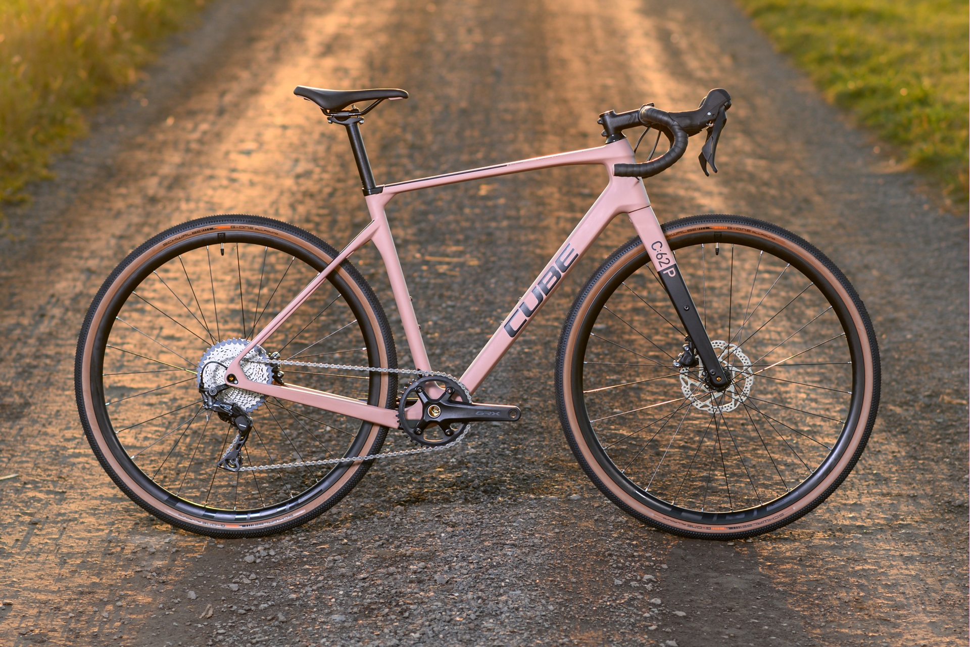 cube nuroad pro gravel bike